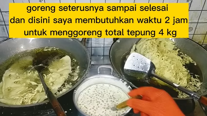 Cara bikin adonan peyek renyah dan tak menyerap minyak ini cuma pakai rendaman 1 jenis bubuk 