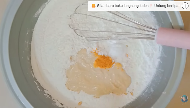Nggak cuma maizena, ini cara mudah bikin adonan peyek agar renyah tahan lama pakai 2 bahan dapur