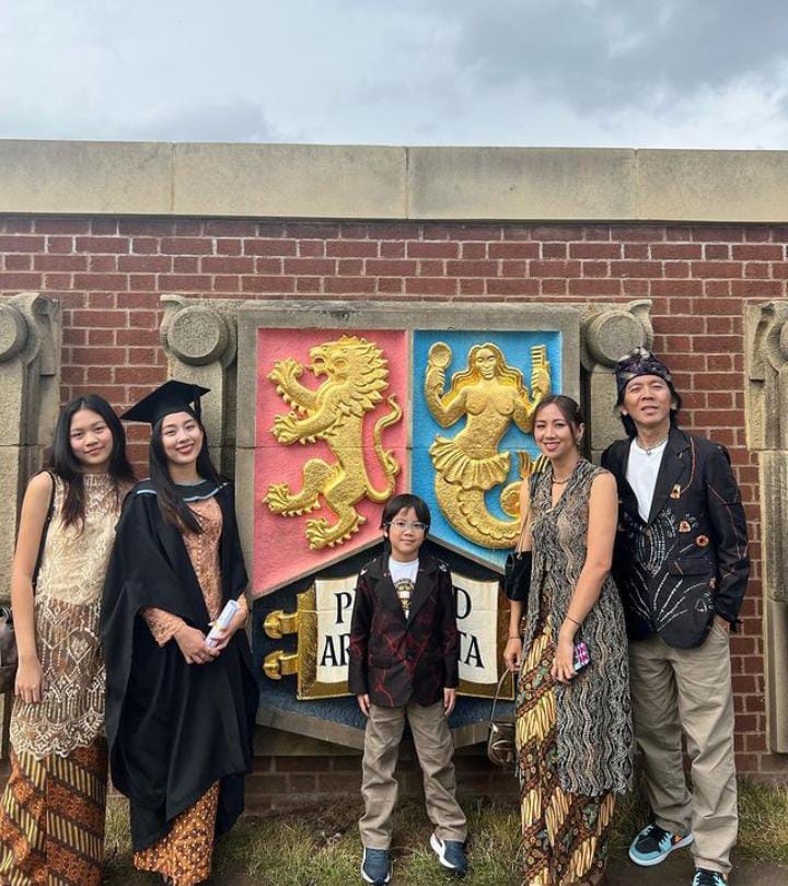 wisuda anak bimbim Instagram