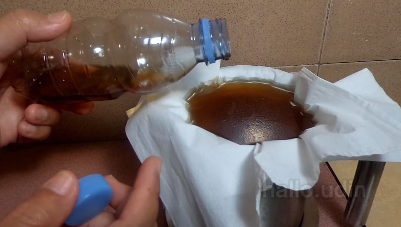 Bukan pakai saringan, ini cara mudah menjernihkan minyak goreng kotor pakai 1 alat