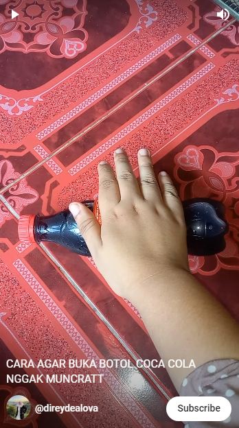 Tanpa pakai alat apa pun, ini trik praktis membuka botol minuman bersoda agar tidak tumpah