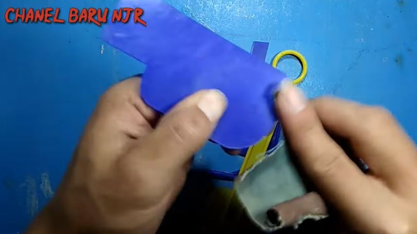 Nggak perlu beli baru, ini cara menyulap tutup toples jadi spatula plastik estetik