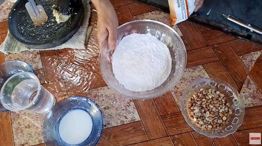 Tanpa telur dan santan, ini cara bikin adonan peyek yang gurih dan renyah cuma tambah 1 jenis larutan