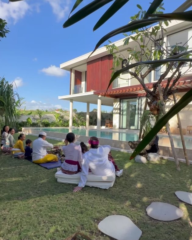 farah quinn gelas melaspas villa mewah © instagram