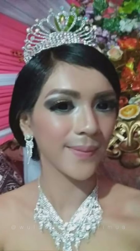 revisi makeup pernikahan setelah 5 tahun menikah © 2023 brilio.net