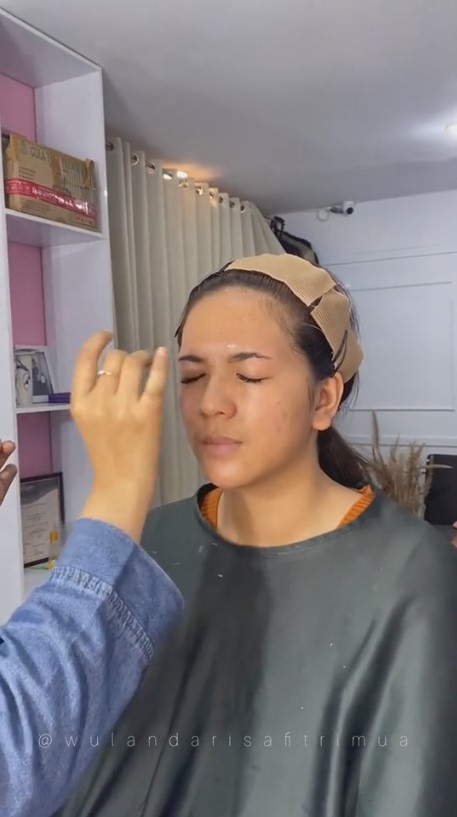 revisi makeup pernikahan setelah 5 tahun menikah © 2023 brilio.net