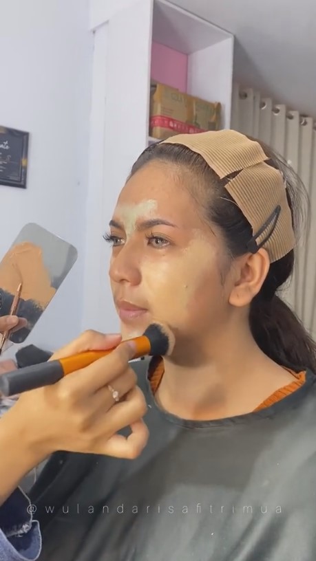 revisi makeup pernikahan setelah 5 tahun menikah © 2023 brilio.net