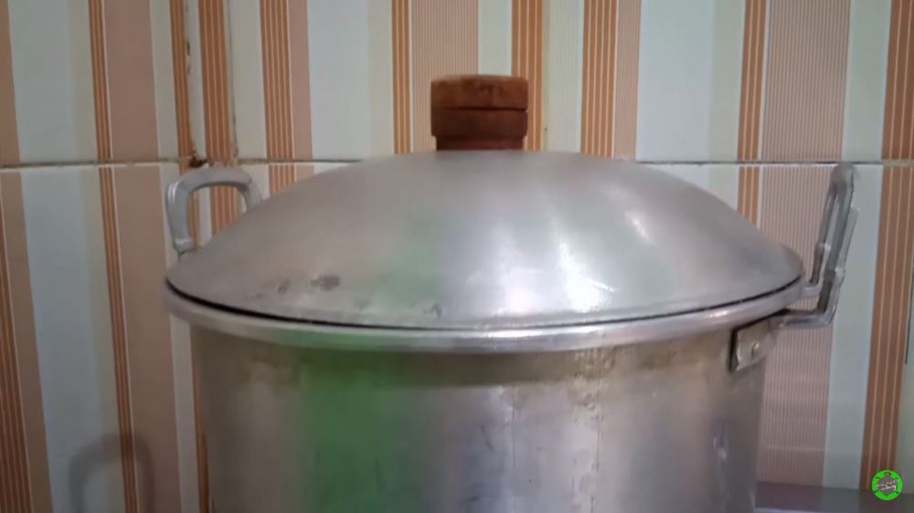 Cuma butuh 10 menit, begini trik merebus kacang tanah agar hemat gas dan hasilnya nggak basah