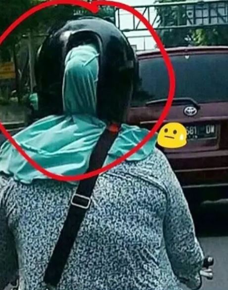 Potret kocak orang pede pakai helm nyentrik Berbagai sumber