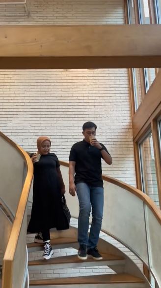 gaya berpakaian muzdalifah tuai sorotan © TikTok