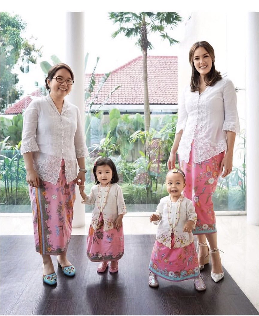 gaya anak seleb tampil beda pakai kebaya © berbagai sumber