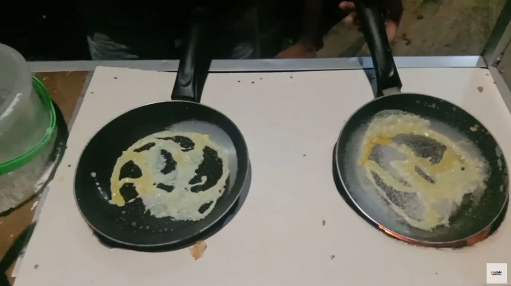 Bukan pakai wajan antilengket, ini trik goreng adonan cilung agar tak menempel dan mudah digulung