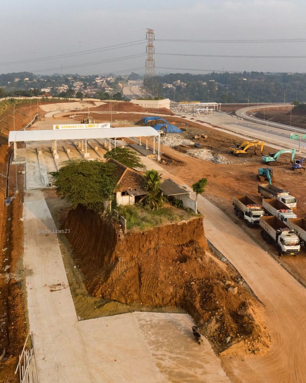 penampakan rumah di tengah tol Instagram