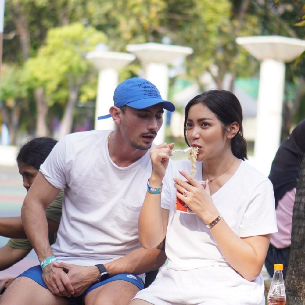 momen jedar ajak karyawan rayakan ulang tahun anak sulungnya © berbagai sumber