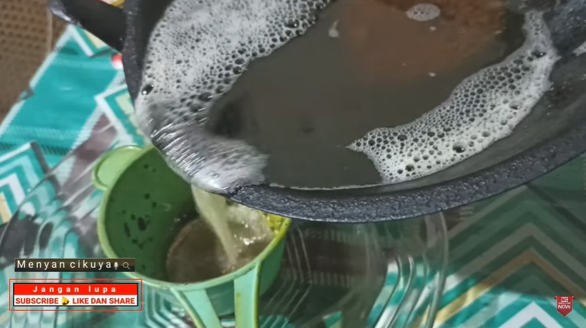 Bukan pakai tepung atau margarin, ini trik hilangkan busa dan bau tak sedap di minyak goreng bekas