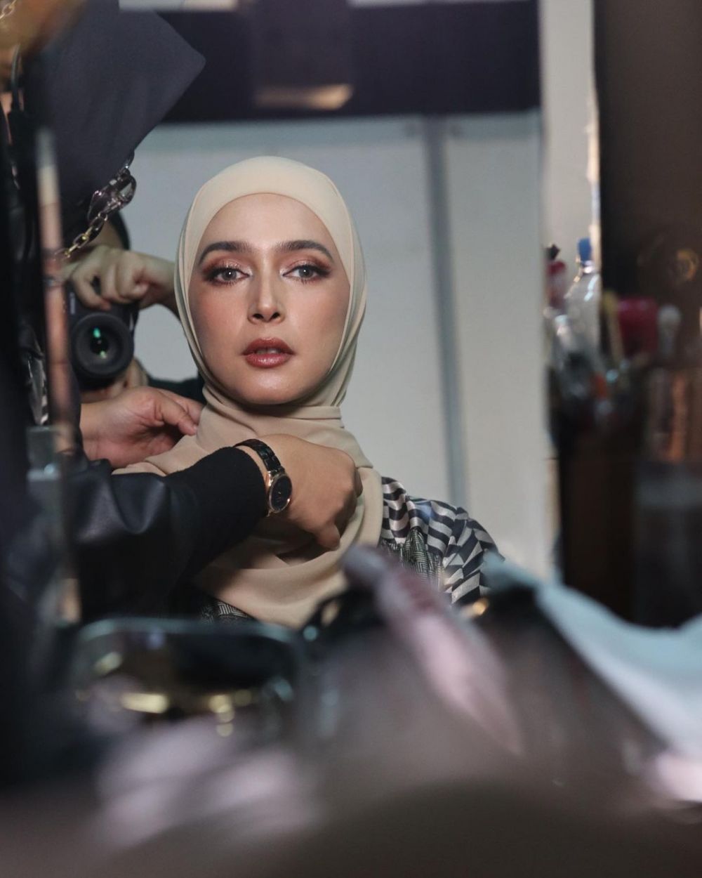 Potret Nabila Syakieb kenakan hijab bak barbie Arab © 2023 brilio.net Potret Nabila Syakieb kenakan hijab bak barbie Arab © 2023 brilio.net