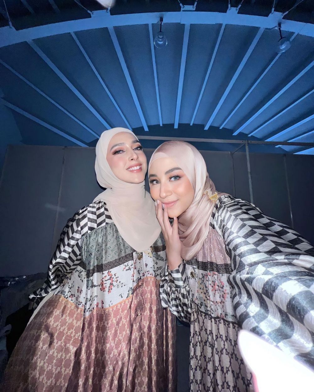 Potret Nabila Syakieb kenakan hijab bak barbie Arab © 2023 brilio.net Potret Nabila Syakieb kenakan hijab bak barbie Arab © 2023 brilio.net