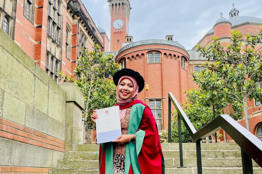 potret baru Raeni jadi Doktor di Inggris Instagram