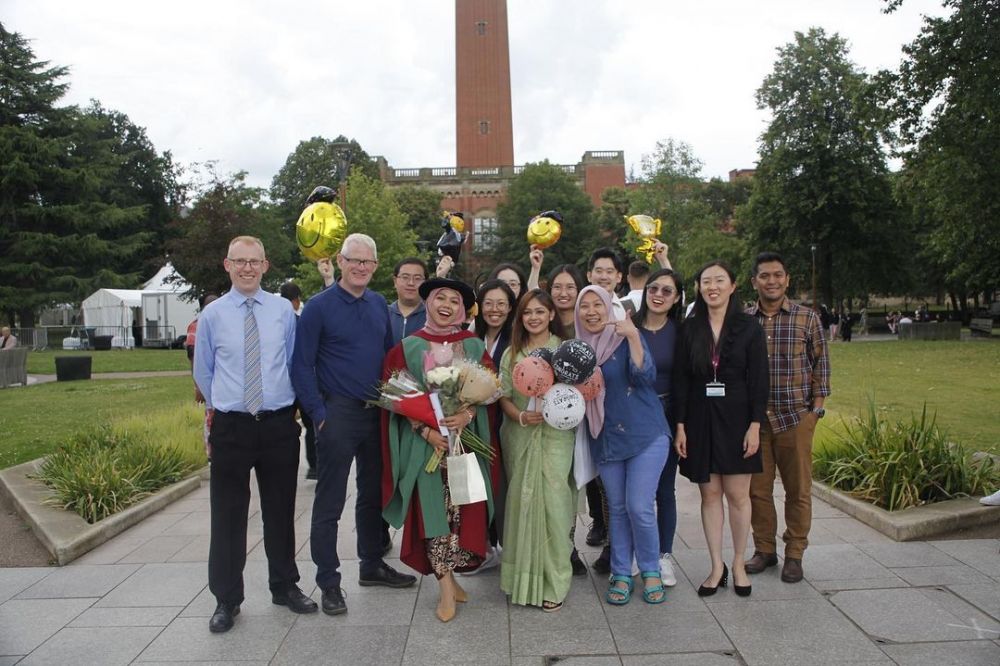 potret baru Raeni jadi Doktor di Inggris Instagram