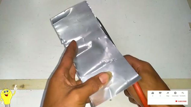 Cuma pakai kaleng bekas, begini cara mudah bikin parutan keju yang awet dan tidak mudah patah