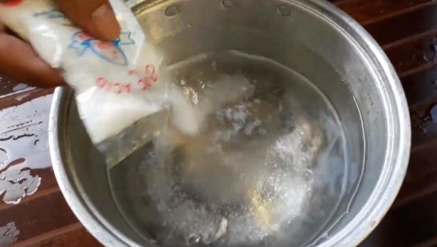 Tanpa perlu digosok, ini cara mencuci gelas kaca berjamur agar kinclong lagi pakai 2 bahan sederhana