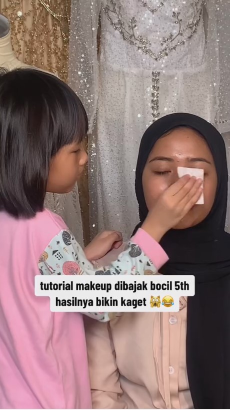 bocah 5 tahun pandai makeup © 2023 brilio.net bocah 5 tahun pandai makeup © 2023 brilio.net