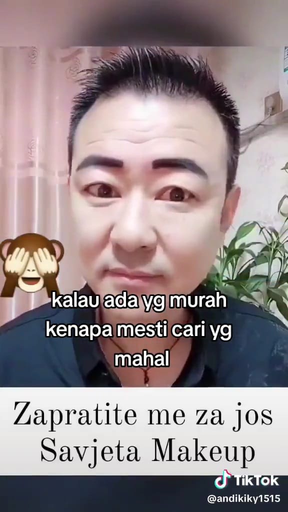 Cara nyeleneh gambar alis  © TikTok