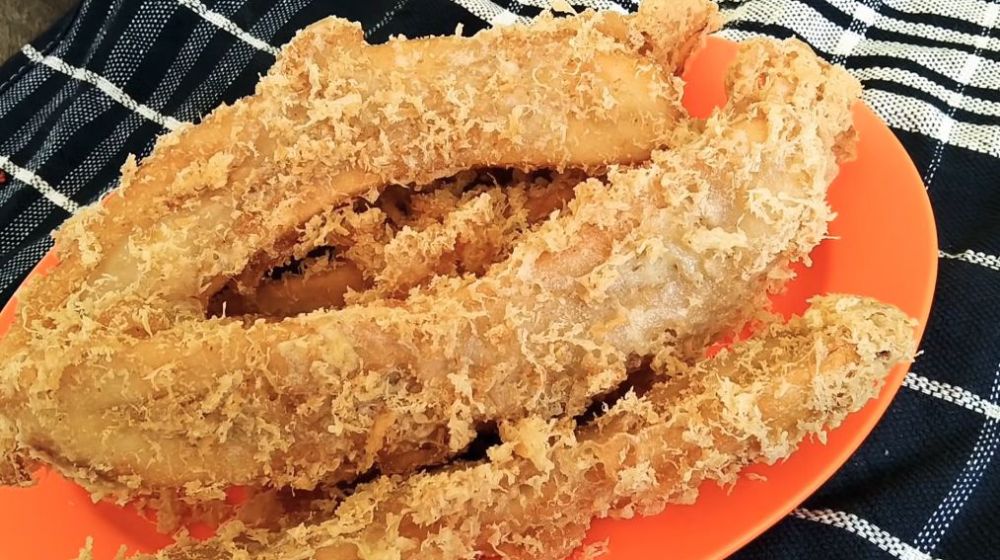 Tanpa tepung terigu atau baking soda, ini cara membuat pisang goreng keriting dan krispi tahan lama