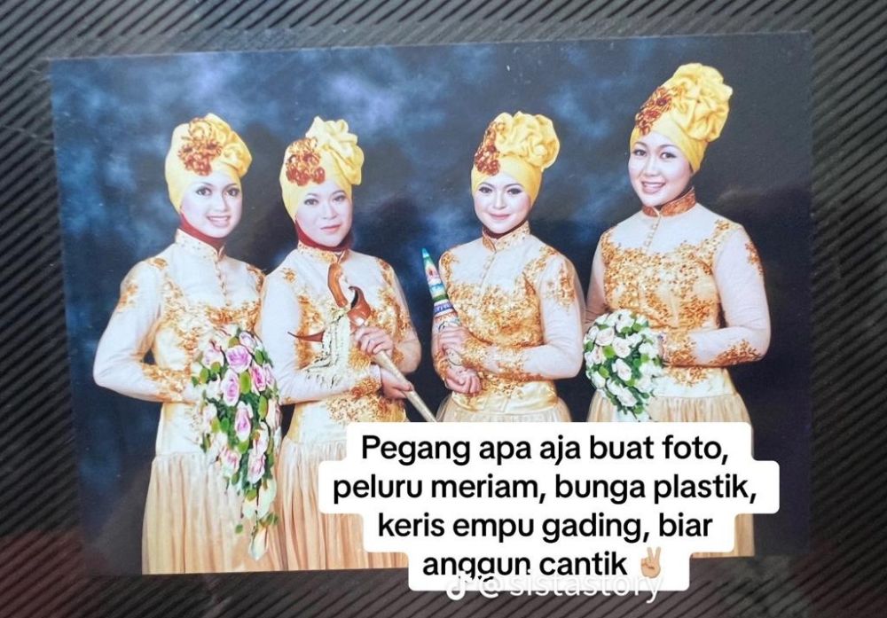 potret lawas wanita jadi penerima tamu ini bikin nggak bisa tahan tawa © berbagai sumber