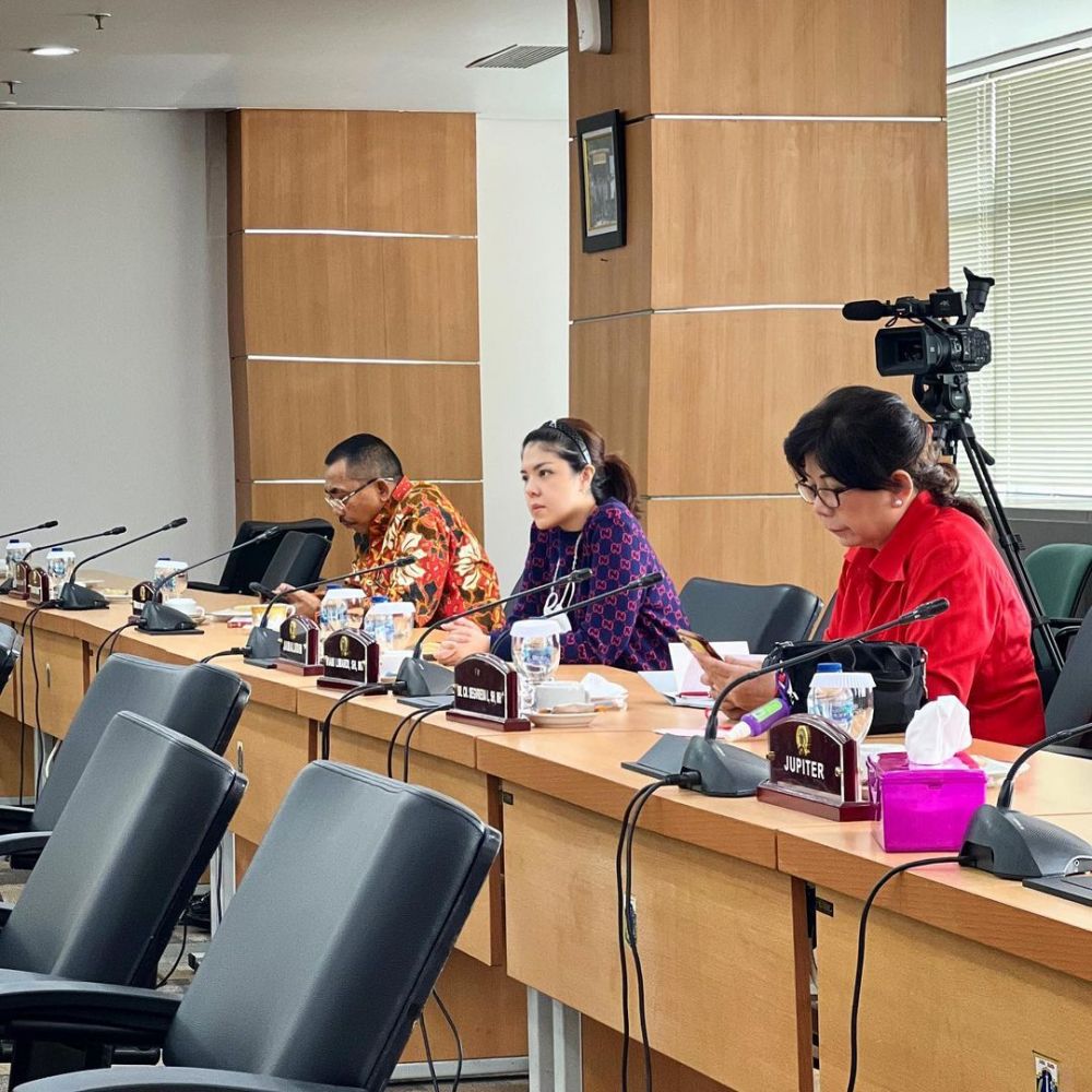 potret tina toon no makeup saat kerja dipuji © berbagai sumber potret tina toon no makeup saat kerja dipuji © berbagai sumber