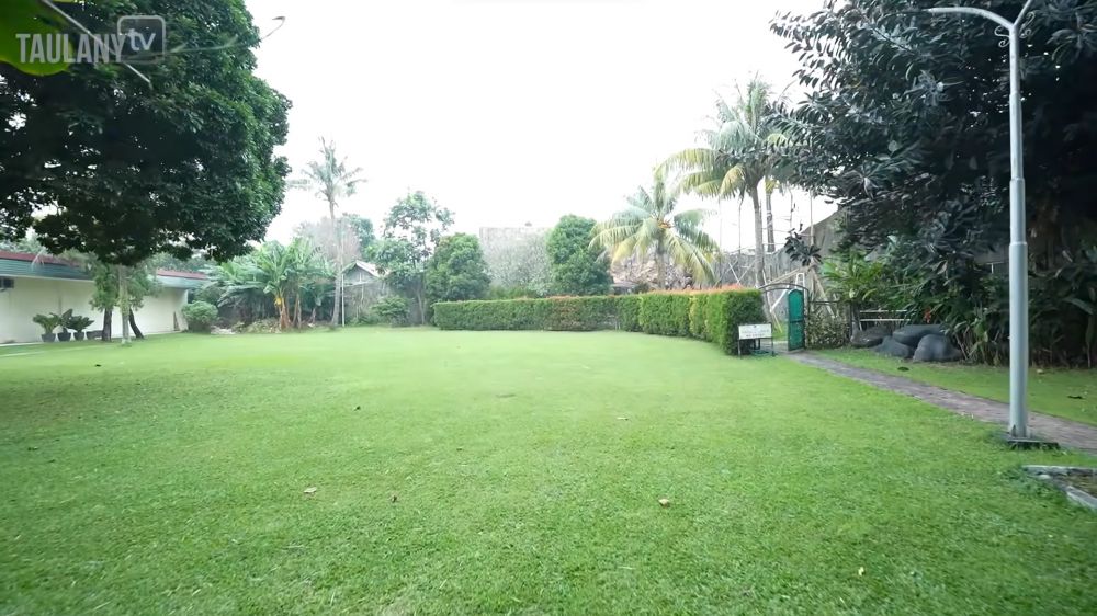 studio musik megah dengan gua buatan milik pedangdut legendaris © berbagai sumber