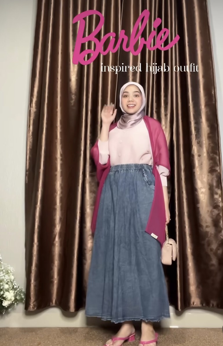 seleb berhijab dandan ala Barbie © berbagai sumber seleb berhijab dandan ala Barbie © berbagai sumber