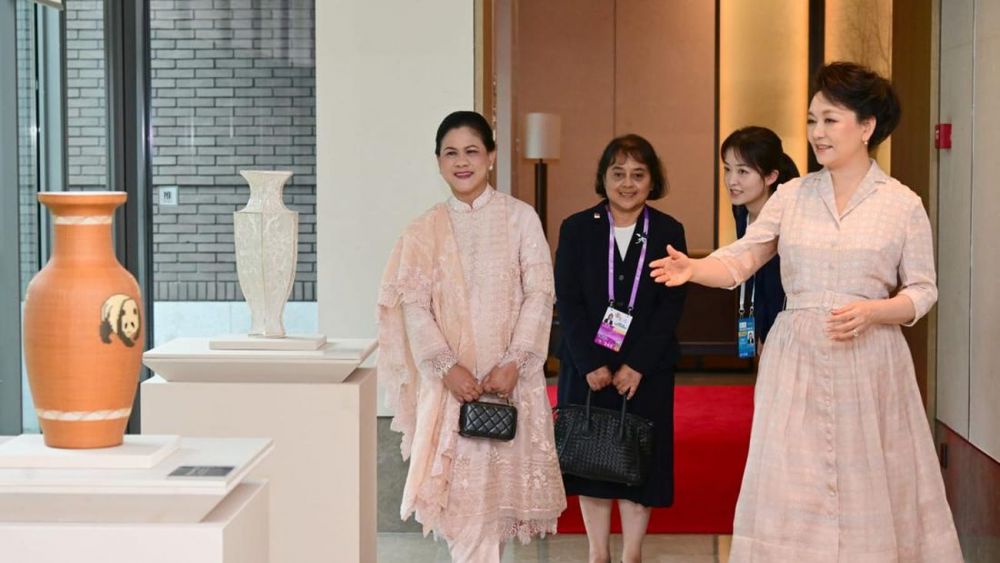 Iriana Jokowi minum teh bareng Madam Peng © Instagram