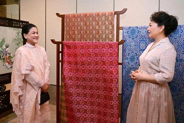 Iriana Jokowi minum teh bareng Madam Peng © Instagram