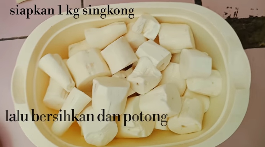 Trik merebus singkong agar empuk, gurih, wangi, dan merekah sempurna pakai tambahan 1 jenis daun