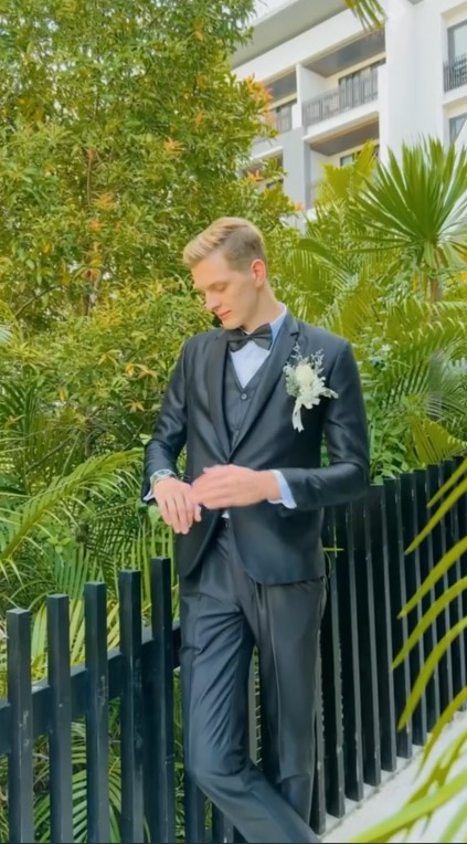 lamaran Lucinta Luna dan pria bule © berbagai sumber lamaran Lucinta Luna dan pria bule © berbagai sumber