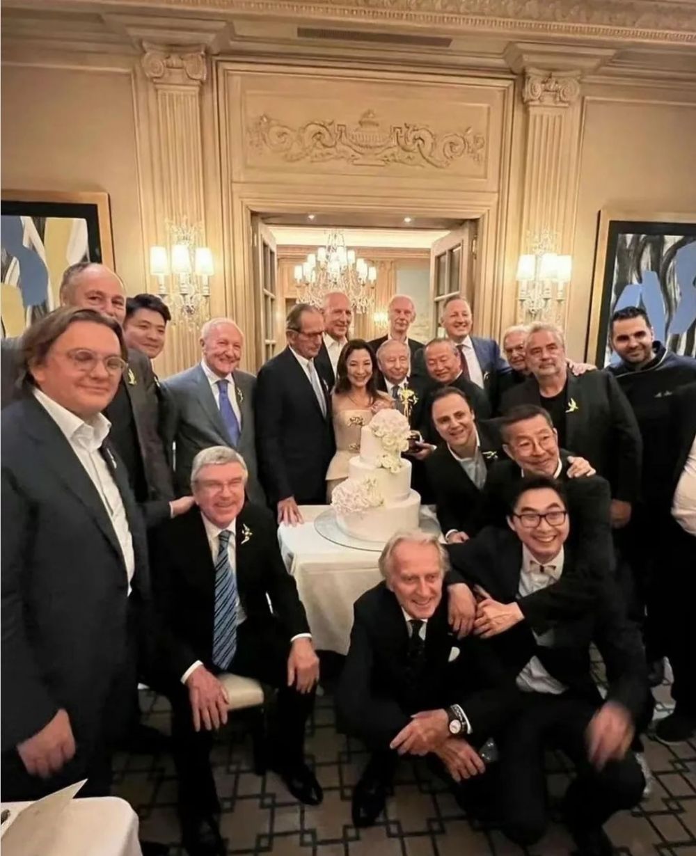 michelle yeoh resmi jadi istri eks bos ferrari usai 19 tahun tunangan © berbagai sumber