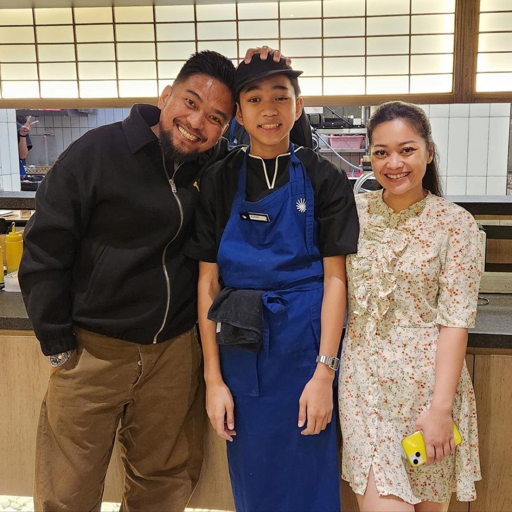 Juno anak Imam Darto kerja jadi pelayan © Instagram Juno anak Imam Darto kerja jadi pelayan © Instagram