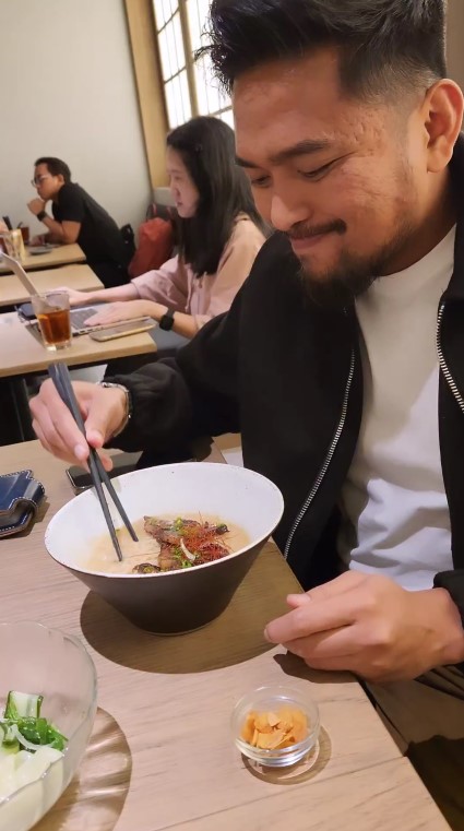 Juno anak Imam Darto kerja jadi pelayan © Instagram Juno anak Imam Darto kerja jadi pelayan © Instagram