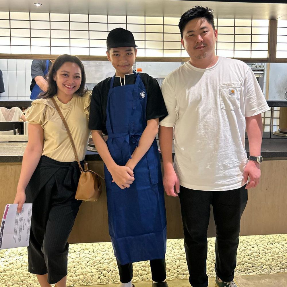 Juno anak Imam Darto kerja jadi pelayan © Instagram Juno anak Imam Darto kerja jadi pelayan © Instagram