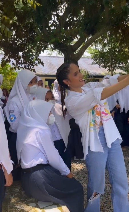 potret cinta laura di berbagai acara sosial © berbagai sumber potret cinta laura di berbagai acara sosial © berbagai sumber