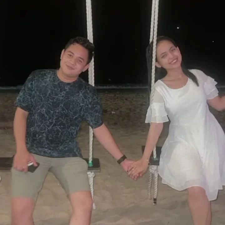 momen mesra putri DA dan calon suami yang baru terekspos © berbagai sumber