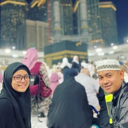 momen mesra putri DA dan calon suami yang baru terekspos © berbagai sumber