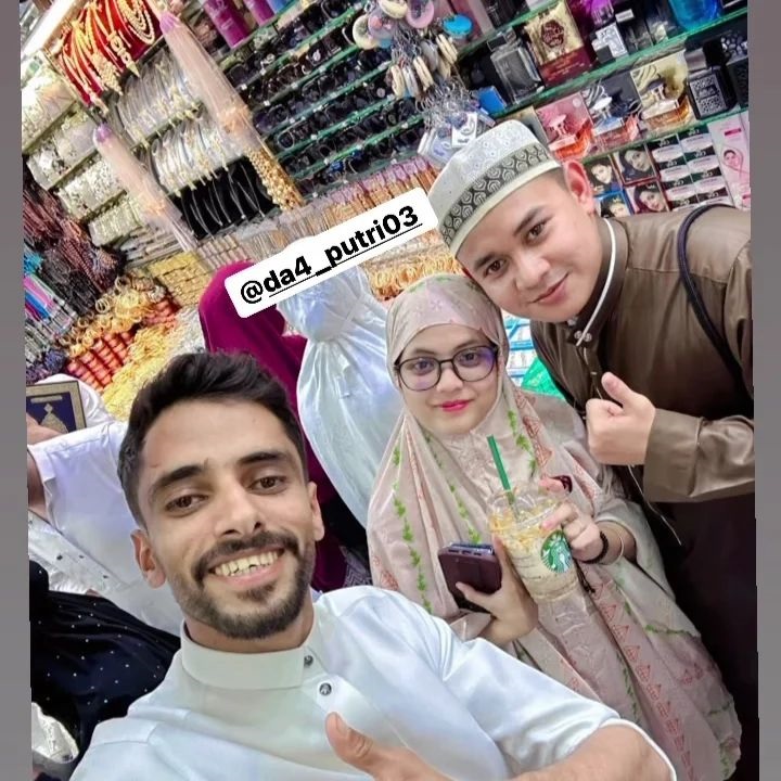 momen mesra putri DA dan calon suami yang baru terekspos © berbagai sumber