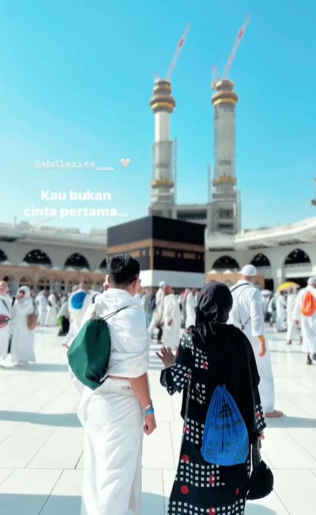 momen mesra putri DA dan calon suami yang baru terekspos © berbagai sumber