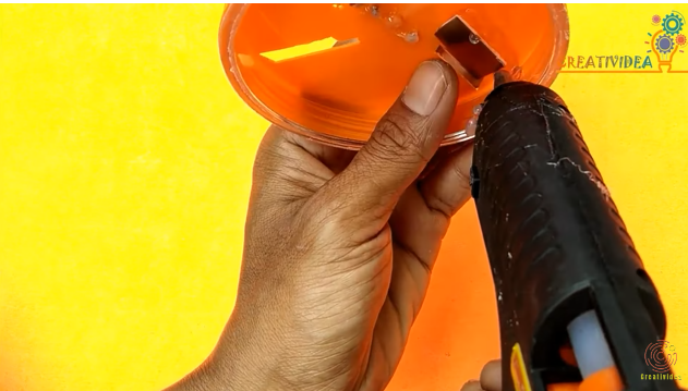 Bermodal toples bekas, ini cara bikin alat pengiris bawang otomatis yang buat masak jadi lebih praktis
