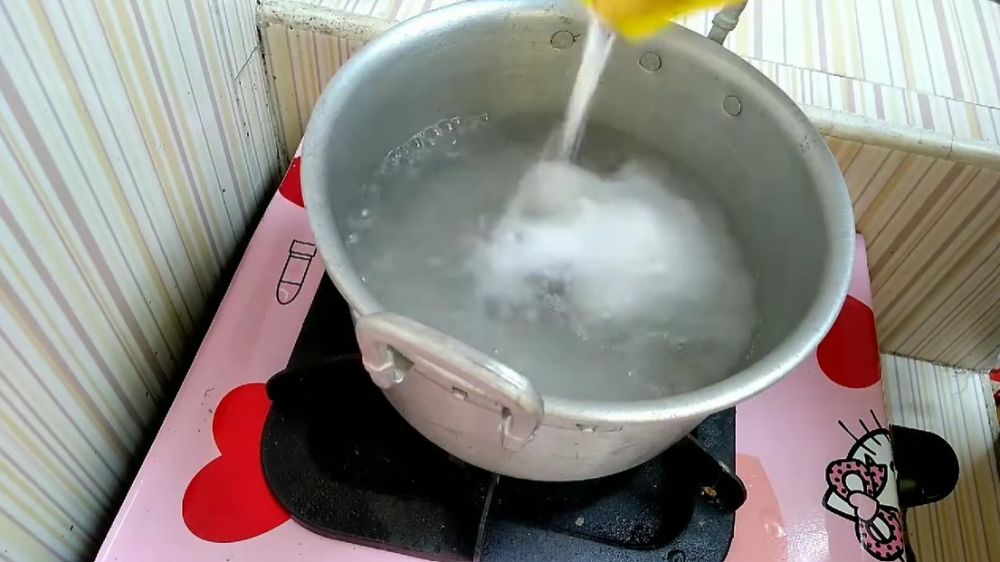 Tanpa garam, begini cara merebus daun singkong agar cepat empuk dalam 5 menit dan warnanya tetap hijau