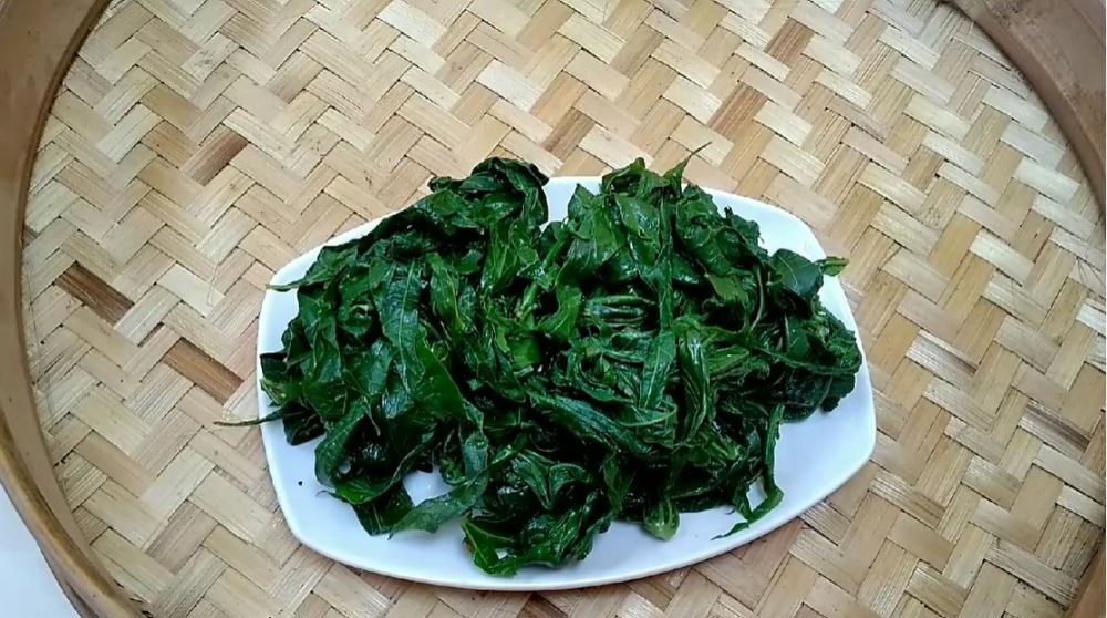 Tanpa garam, begini cara merebus daun singkong agar cepat empuk dalam 5 menit dan warnanya tetap hijau