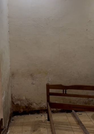  Pria ini makeover kamar lembab dan berjamur jadi estetik tapi hasilnya malah dikritik © 2023 brilio.net