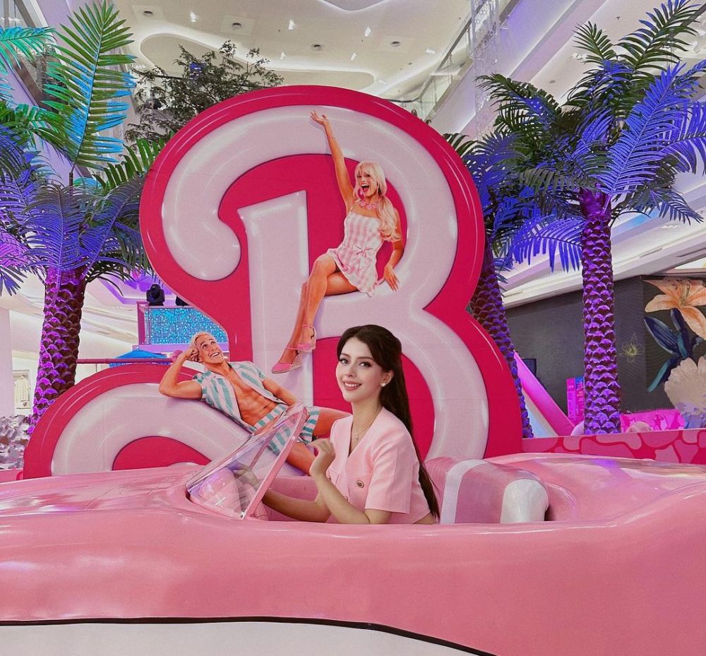 Gaya 7 jebolan Puteri Indonesia ikut tren dandan jadi Barbie, disebut the real boneka